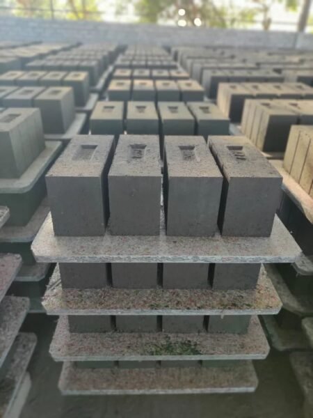 Alt Text: Recycled plastic brick pallets for brick manufacturing in Bihar 