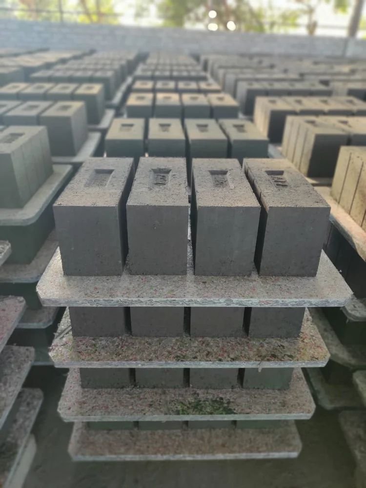 Alt Text: Recycled plastic brick pallets for brick manufacturing in Bihar